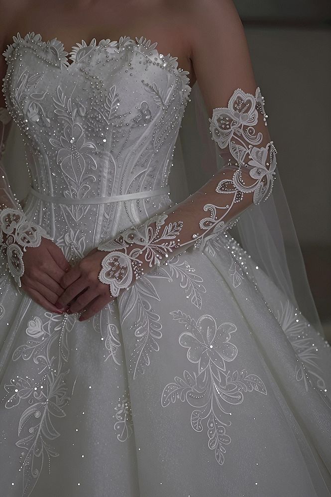 Choosing Strapless 3D Floral Lace Wedding Gowns