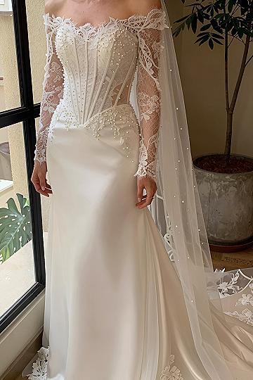 Choosing a Corset Bodice With Long Lace Sleeves