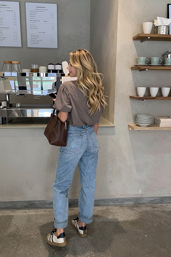 Pairing a Brown Short Sleeve Sweatshirt with Classic Denim