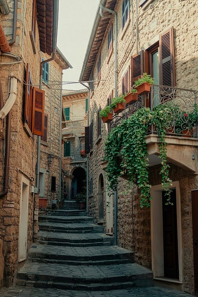 Old Town Italy: Rich European Aesthetic & Cozy Narrow Street Vibes