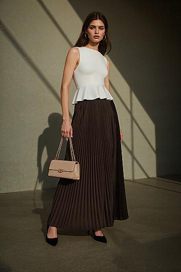Chic Pleated Dress Styles: Modest & Trending Wedding Guest Outfits