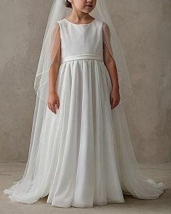 What makes this A-line silhouette so classic?