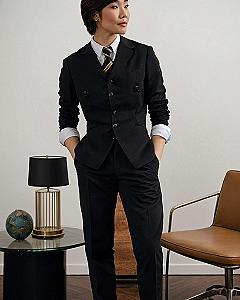 Pairing a Tailored Suit Jacket with a Necktie