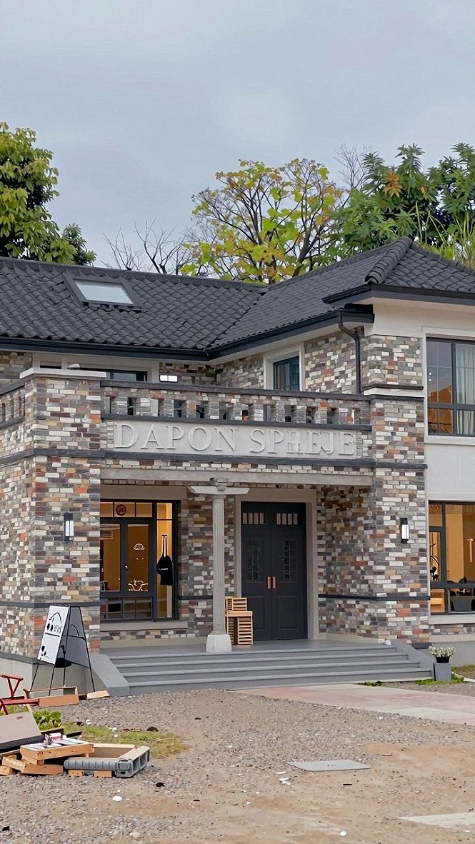 Textured Brick Veneer for Compact Modern Exteriors