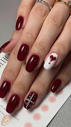 Adding Accent Nails To Deep Red Ovals