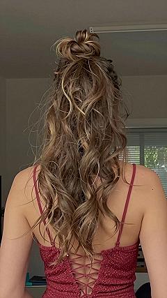 Half Up Top Knot With Soft Waves
