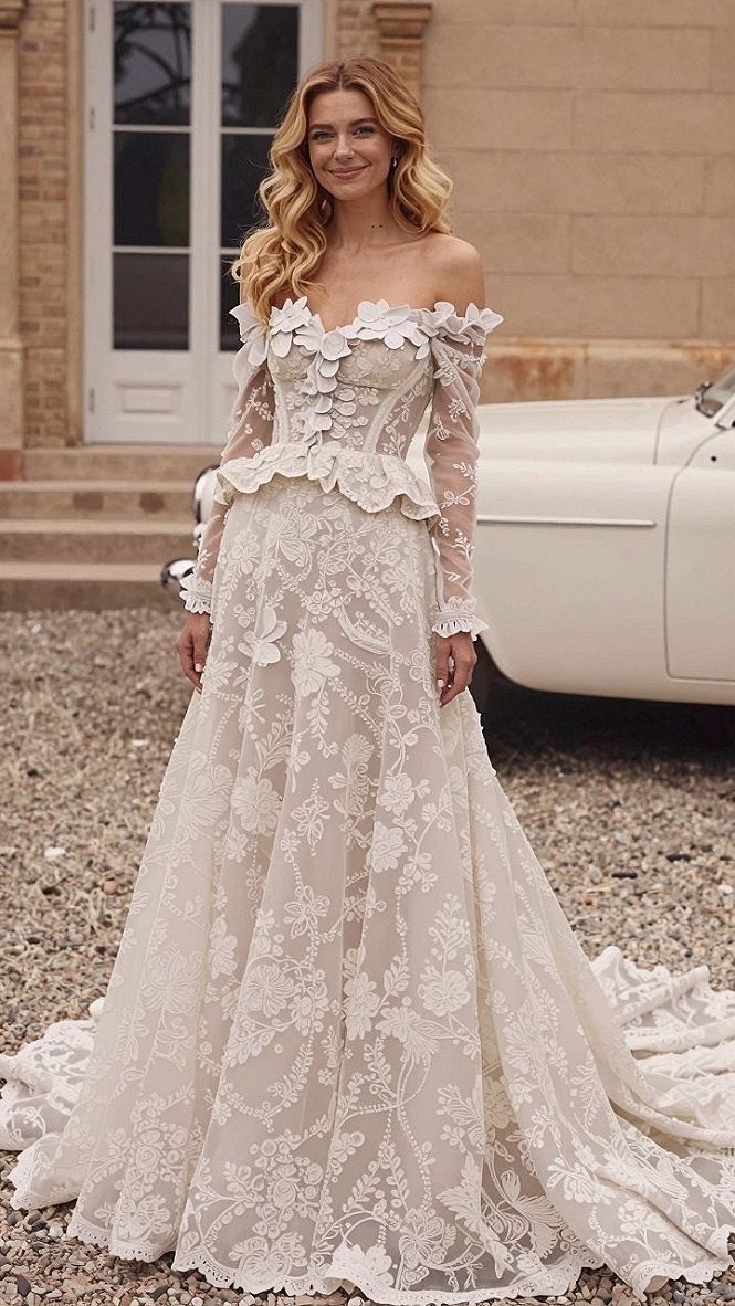 Off the Shoulder Lace Wedding Gowns for Autumn