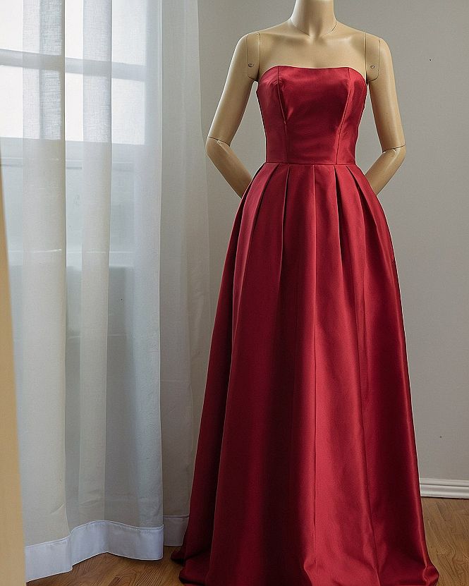 Choosing A Strapless Maxi Dress For Wedding Receptions