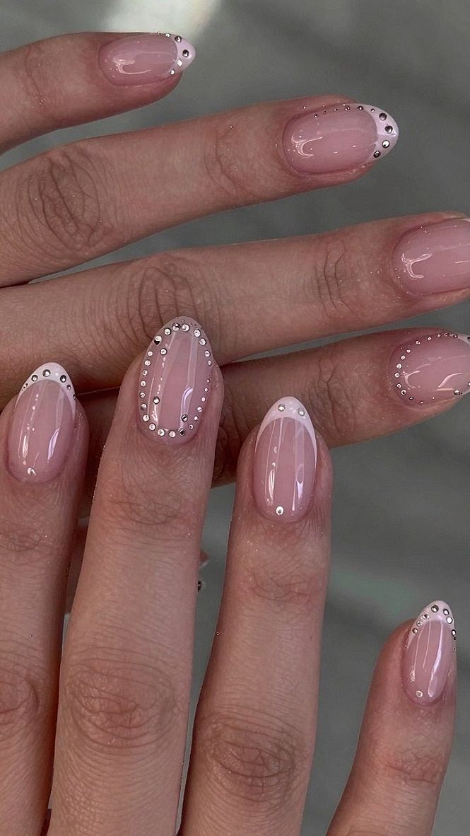 Choosing the Right Stone Placement for Almond Nails