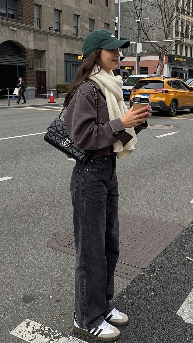 Styling Casual Denim with a Baseball Cap and Sneakers