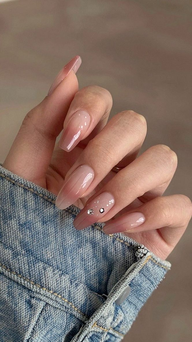 Deciding on Gradient Ombre Black French Tips for Almond Nails
