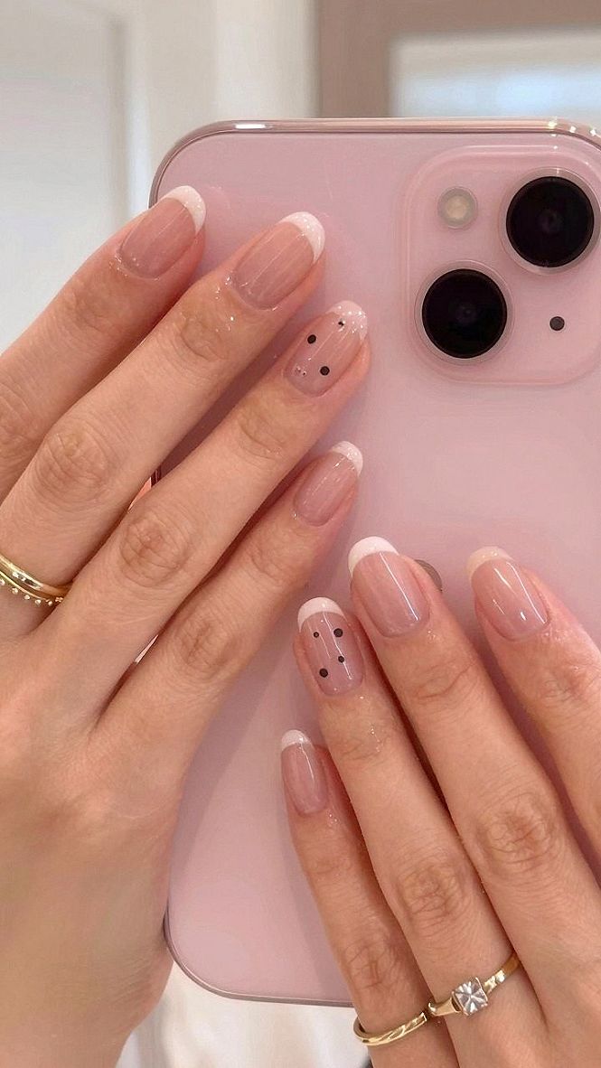 Choosing Between Traditional Tips and Polka Dot Accents