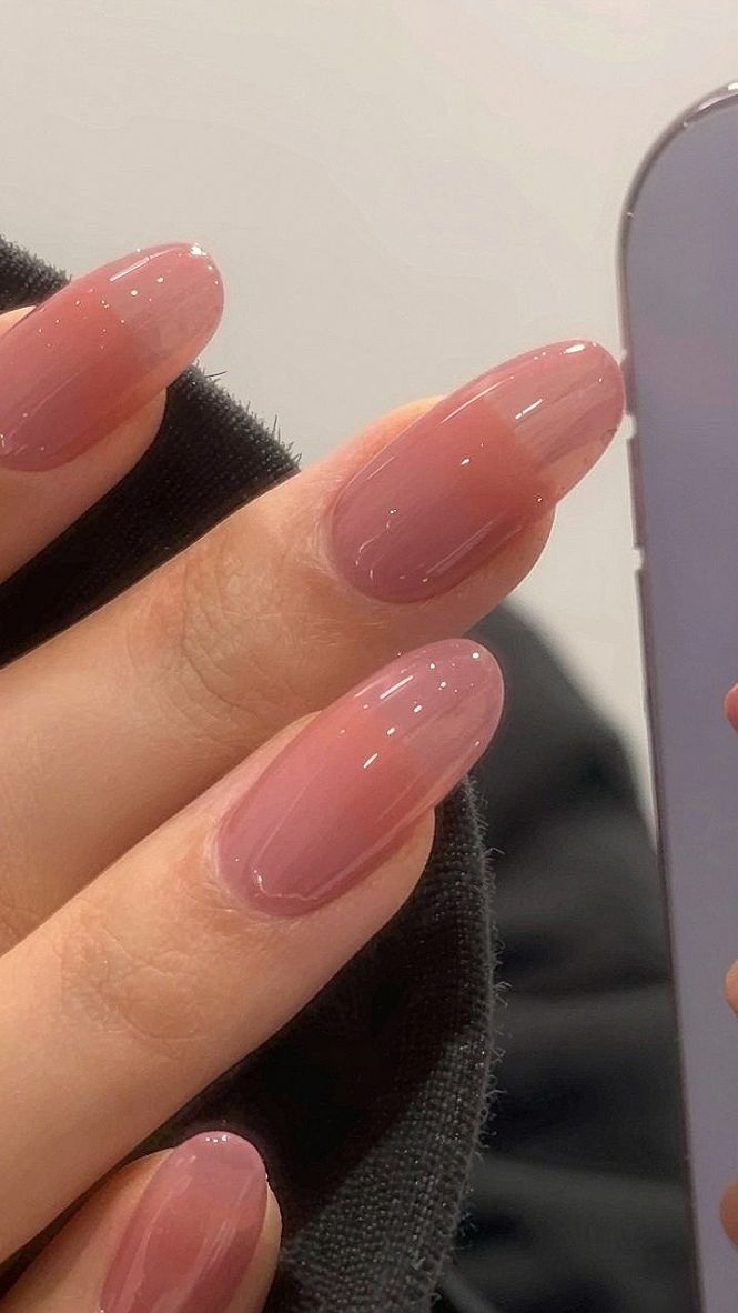 Choosing Half-Dip Jelly Rose Pink Nails for Clean Minimalist Lines