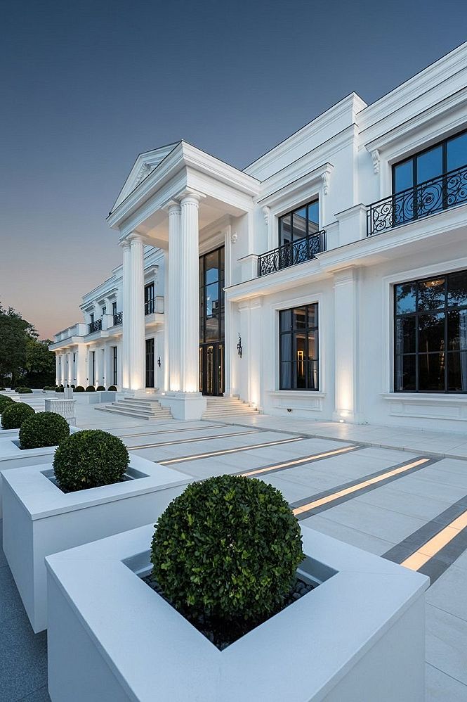 Timeless Elegance: Simple Luxury House Design with Grandeur