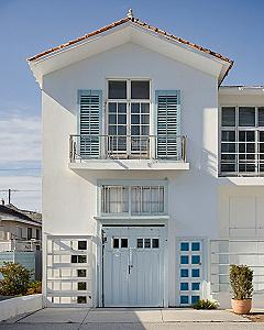 Setting Up Coastal Architecture Anime Wallpapers on Desktop