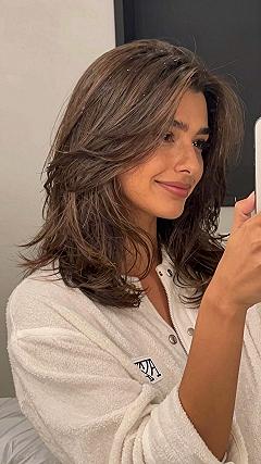 Maintaining Long Hair With Voluminous Corte Curtain Bangs
