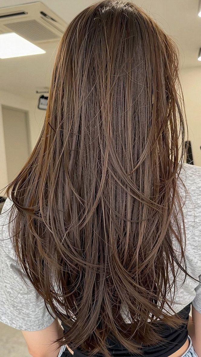 Maintaining Layered Brunette Hair with Subtle Highlights
