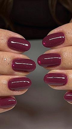 Plum Polka Dot Manicure for Holiday Parties