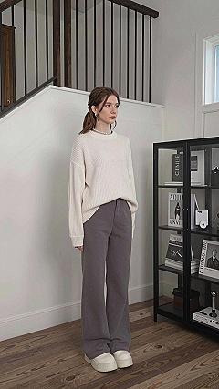 Keeping Knit Sweaters Fresh and Fluff-Free at Home