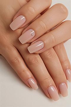 Dreamy Minimalist Star Nails for Subtle Everyday Elegance