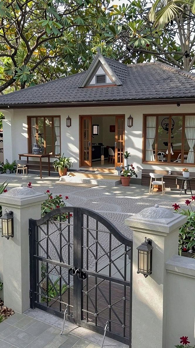 Designing a Welcoming Entrance and Front Yard for Your Villa
