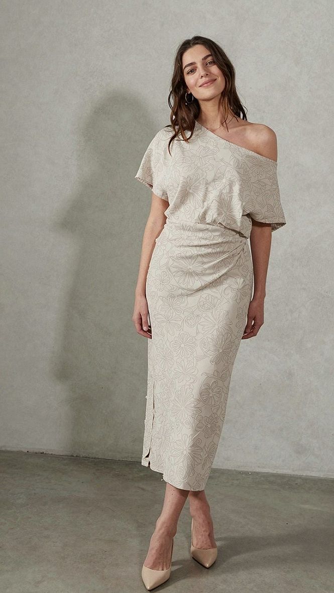 Embracing Neutral Tones for Modern Engagement Dresses