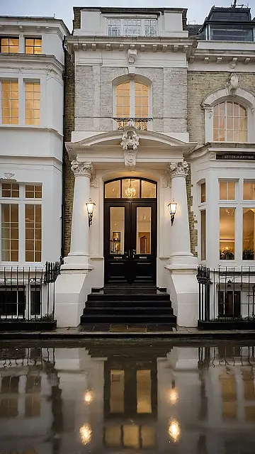 London’s Puddle Glow