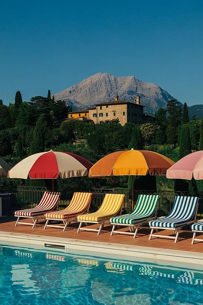 Italian Summer Pool Retreats: Backyard Oasis Landscaping