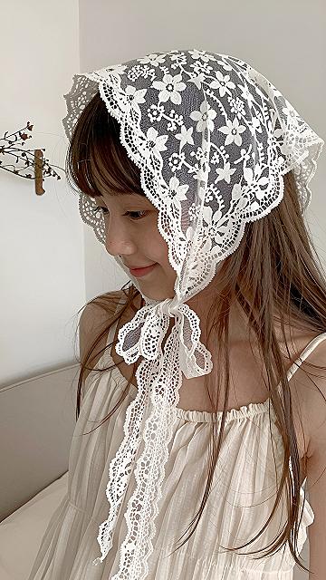Styling the Floral Lace Headscarf for Daily Wear