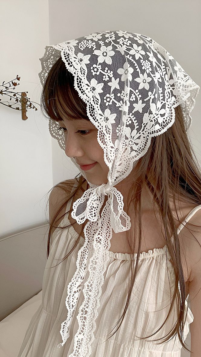 Styling the Floral Lace Headscarf for Daily Wear