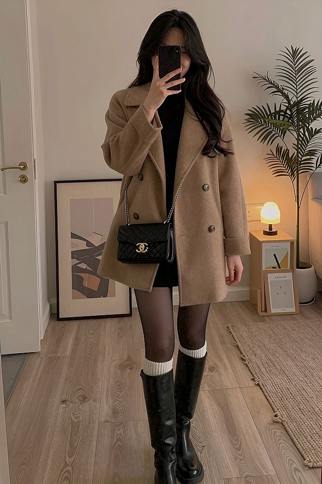 Styling a Neutral Wool Coat for Autumn Walks