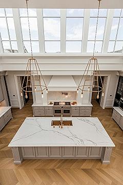 Luxury Modern Kitchens: Stunning Island Designs for Elegant Living