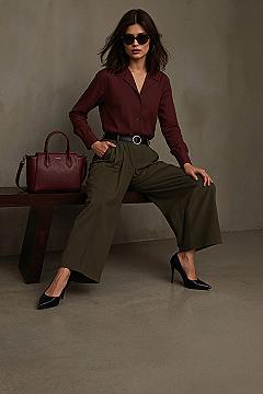Chic Corporate Outfits: Rich Woman Look in Green Office Wear