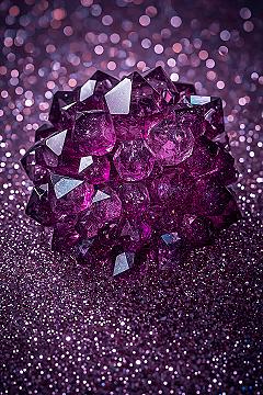 Dazzling Crystal Glitter: Iridescent Gemstone Phone Backgrounds