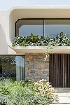 Mediterranean Modern Garden House: Stacked Stone Elegance