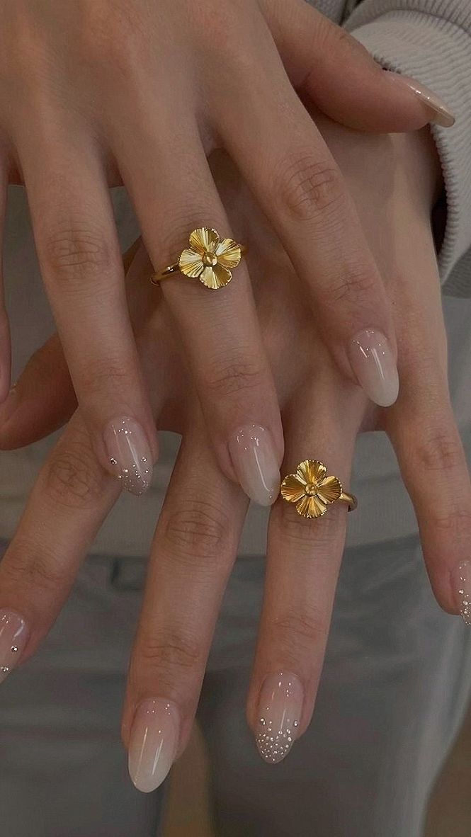 Choosing Subtle Glitter Gradient Acrylic Nails