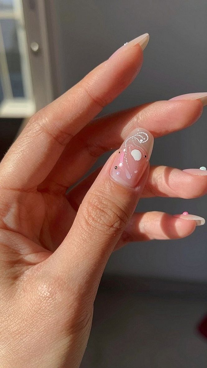 How to Choose Between Plain Nude and Subtle Art Press On Nails