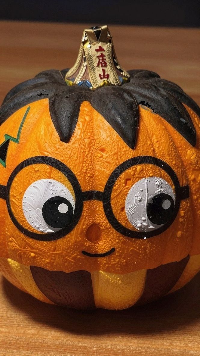 Designing Wizard-Themed Pumpkins With Glasses and Scars