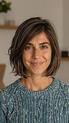 Maintaining a Blunt Bob with Subtle Highlights and Bangs