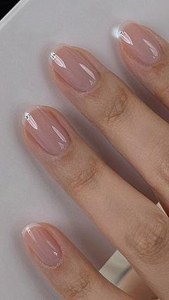 Protecting Almond Chrome Nails With Minimalist Stone Accents