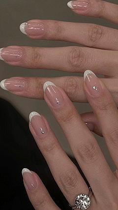 Maintaining Clean Lines on Milky White Almond Sets
