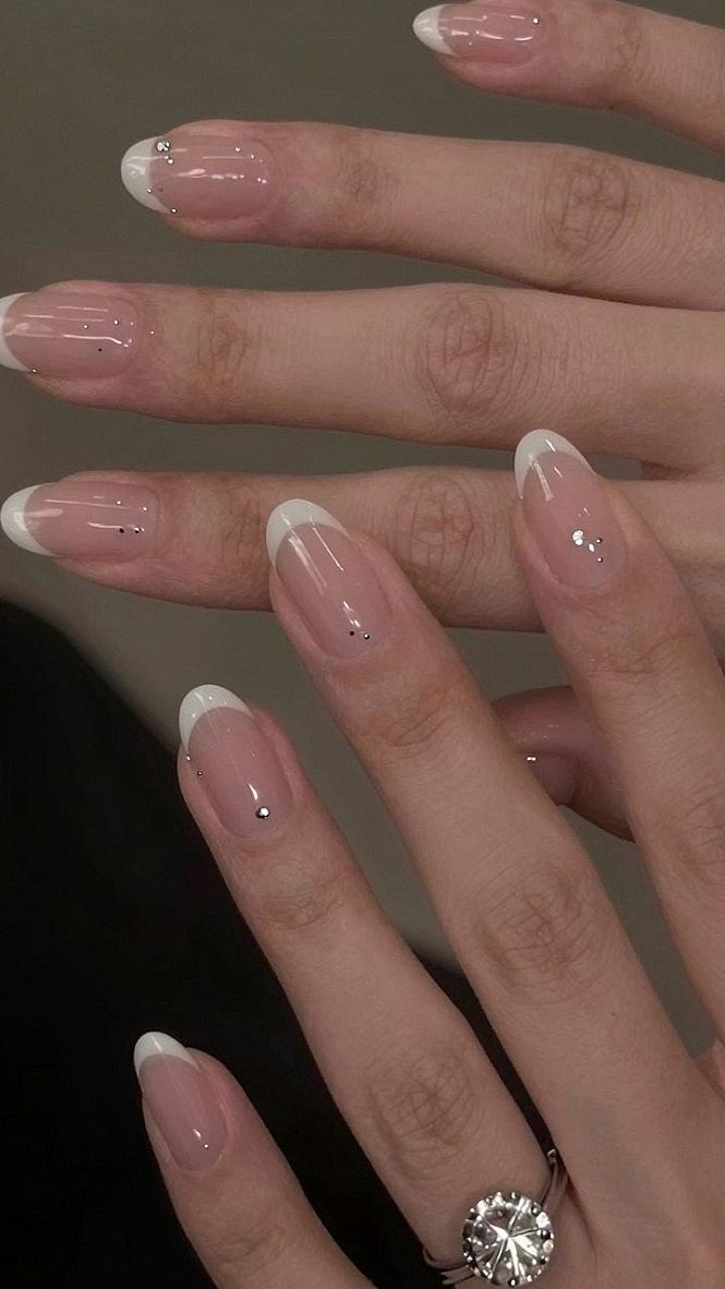 Maintaining Clean Lines on Milky White Almond Sets