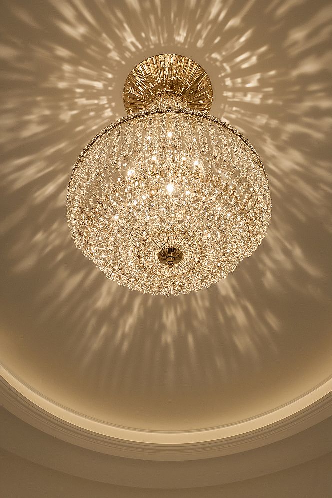 Sparkling Crystal Flush Mount Chandeliers for Apartment Living Rooms