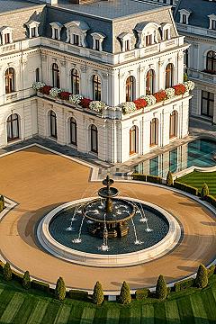 Luxury Backyard Designs: Opulent Mansion Exteriors for 2024