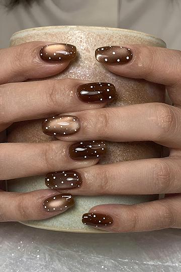 Rich Chocolate Base Polka Dot Cat Eye Nails