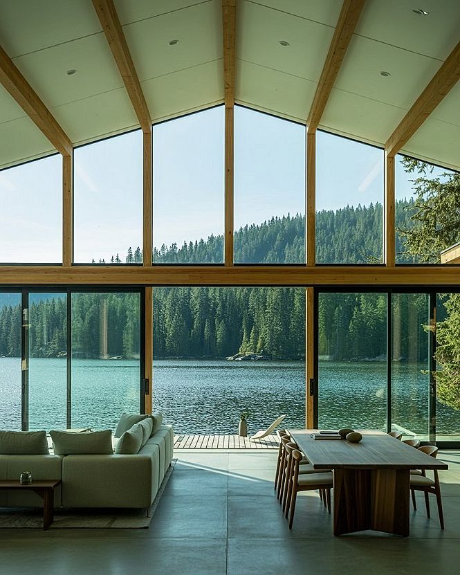 Dream Lakeside House Interior: Vacation Home with Breathtaking Room With A View