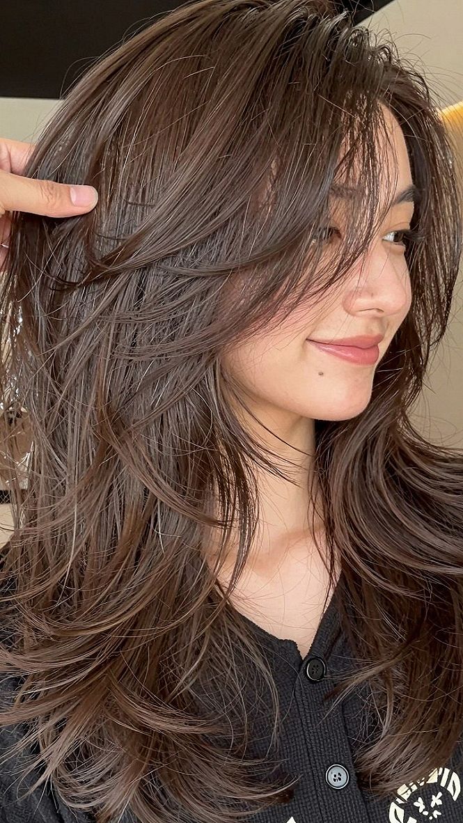 Choosing the Right Layer Length for Dark Butterfly Hair