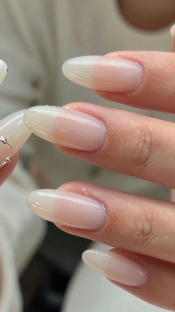 Choosing Between Gradient Blends and Solid Base Polishes