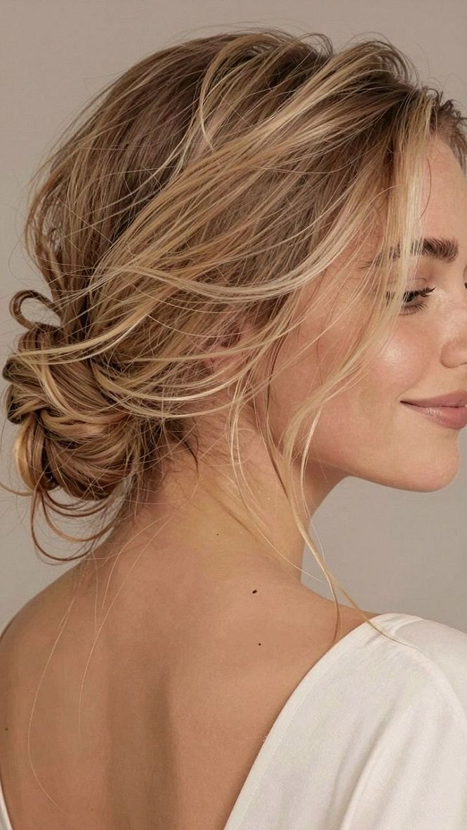 Choosing a Messy Pin-Up Low Chignon for Warm Weather
