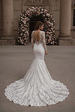 Dramatic Lace Wedding Dress: Fitted Mermaid with Open Back